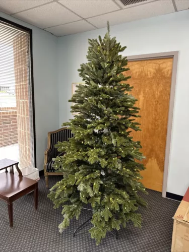 Balsam Hill 7.5 Foot Tree with Candlelight LED RETURN Bottom NOT Lighting $1299